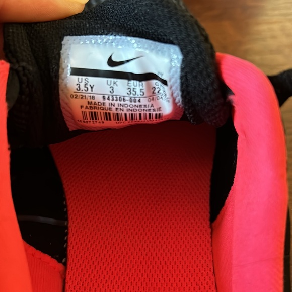 Girls Nike Sneakers - Picture 5 of 5